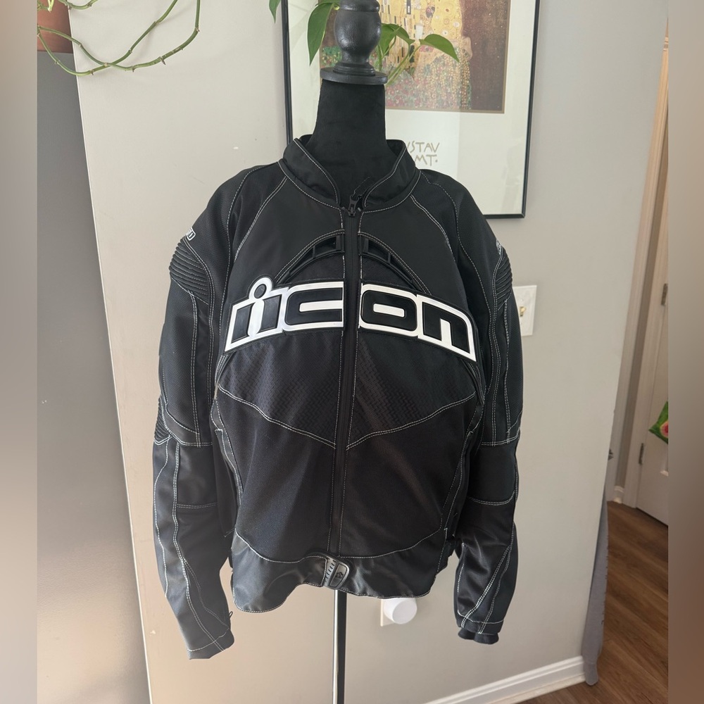 ICON Contra Motorsports Textile Armoured Black
Motorcycle Jacket Size XL